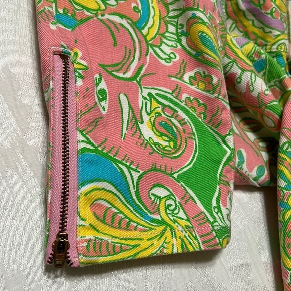 Lilly Pulitzer Skinny jeans. Style is:“Worth”, Print is: “Chin Chin”- Size 6 - Picture 8 of 9